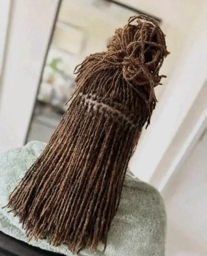 Long brown microlocks